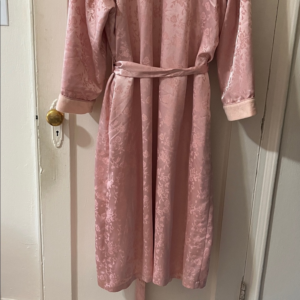 Victoria's Secret Pink Satin Floral Robe - Picture 8 of 10